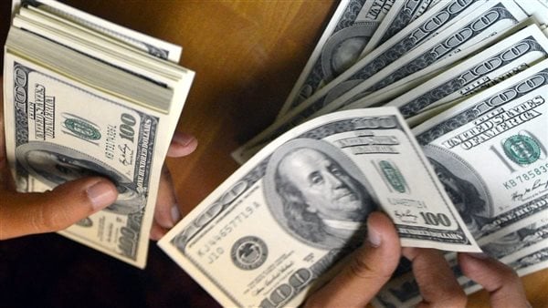 الدولار يقترب من تحقيق أول مكسب أسبوعي له بعد هدوء التوترات بين الولايات المتحدة والصين الدولار يقترب من تحقيق أول مكسب أسبوعي له بعد هدوء التوترات بين الولايات المتحدة والصين