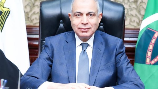 محافظ المنيا يؤكد اهتمامه بتطوير وسائل النقل راحة للمواطنين محافظ المنيا يؤكد اهتمامه بتطوير وسائل النقل راحة للمواطنين