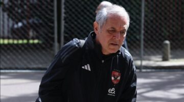 بعد الخروج من دوري أبطال أفريقيا.. جماهير الأهلي تقذف كولر بالزجاجات