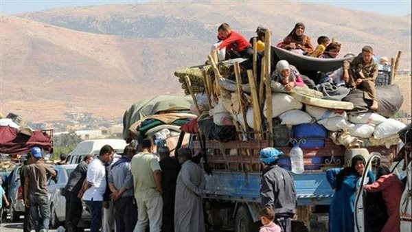 لبنان: مغادرة 240 نازحًا سوريًا عبر معبر الزمراني الحدودي تحت إشراف الجيش وحضور وفد أممي