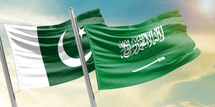السعودية وباكستان تبحثان تعزيز العلاقات الثنائية ومستجدات الأوضاع بالمنطقة السعودية وباكستان تبحثان تعزيز العلاقات الثنائية ومستجدات الأوضاع بالمنطقة