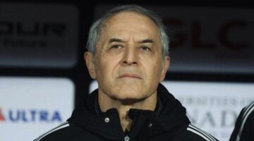 شاهد.. جماهير الأهلي تقذف كولر بزجاجات المياه بعد وداع دوري أبطال إفريقيا