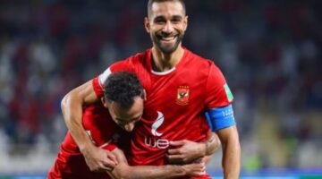 غضب عارم بعد خروج الأهلي المصري من بطولة أفريقيا.. الجماهير التي صنعت ملحمة ترشق “كولر” بالزجاجات والسؤال الرائج: هل يستقيل الخطيب؟