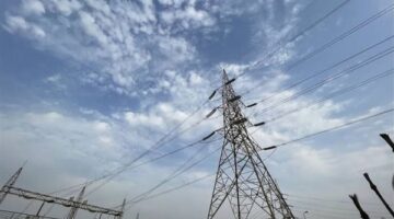 الكهرباء تنفذ عددًا من المشروعات القومية والاستراتيجية علي أرض سيناء