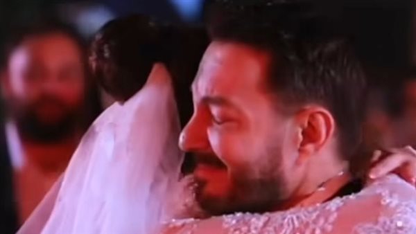 أحمد زاهر عن بكائه خلال رقصه مع ابنته ليلى: "الدموع نزلت غصب عني"