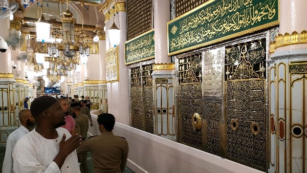 السعودية تعلن وصول 13 مليون زائر إلى الروضة الشريفة خلال عام السعودية تعلن وصول 13 مليون زائر إلى الروضة الشريفة خلال عام