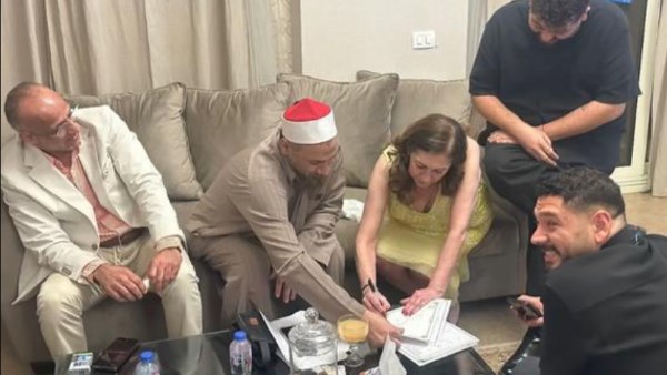 محمود شاهين يحتفل بعقد قرآن والدته على سفير •• صور محمود شاهين يحتفل بعقد قرآن والدته على سفير •• صور