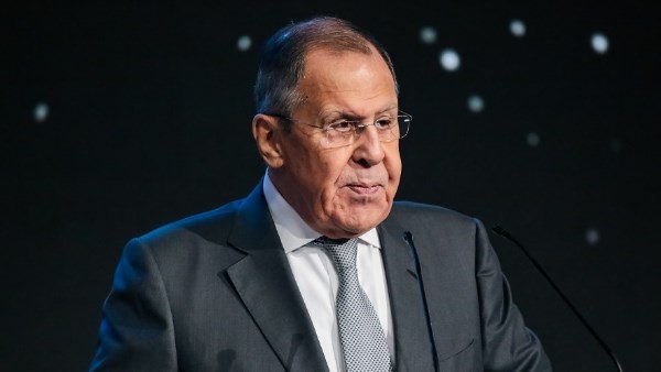لافروف: روسيا تدرس مقترحات جدية بشأن التسوية في أوكرانيا لافروف: روسيا تدرس مقترحات جدية بشأن التسوية في أوكرانيا