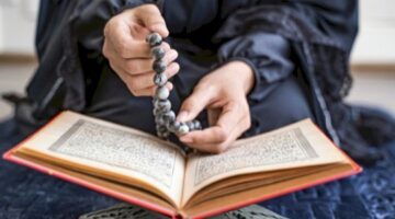 هل قراءة آية الكرسي بعد كل صلاة تجعل الله ينظر لقائلها ويغفر له؟