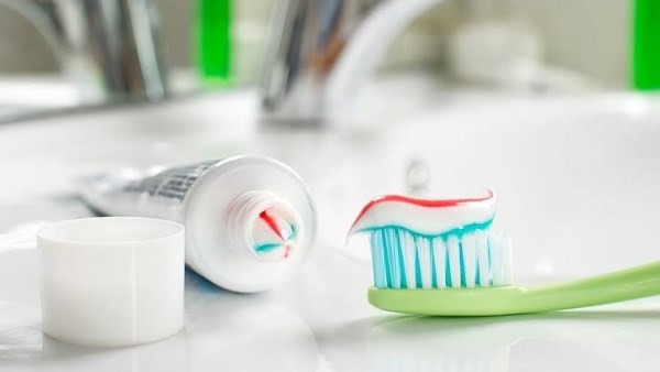 دراسة تحذر .. معاجين الأسنان تحتوي على خطر للأطفال والكبار