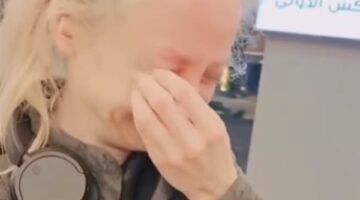 زائرة ألمانية تحقق حلمها بلمس الأهرامات وتعزف سيمفونية بمطار سفنكس الدولي