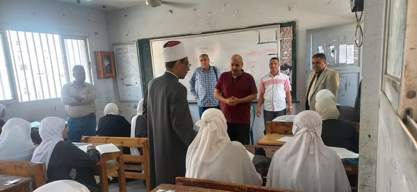  الشيخ فواز عبادي رئيس الإدارة المركزية لمنطقة القاهرة الأزهرية يتفقد لجنه معهد السلطان راشد. 