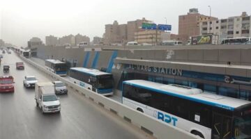 50 اتوبيس.. النقل تواصل تجارب تدريب سائقي اتوبيسات مشروع الأتوبيس الترددي  BRT على مسار المرحلة الأولى