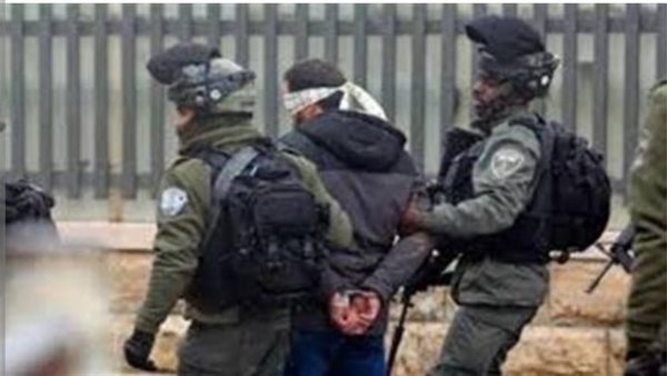 قوات الاحتلال تعتقل 4 فلسطينيين من محافظة الخليل قوات الاحتلال تعتقل 4 فلسطينيين من محافظة الخليل