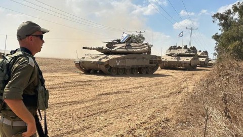 نائبان بريطانيان: تعرّضنا للتحقيق ومضايقات من إسرائيل خلال زبارة فلسطين نائبان بريطانيان: تعرّضنا للتحقيق ومضايقات من إسرائيل خلال زبارة فلسطين