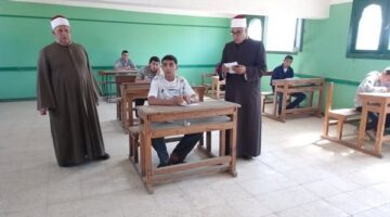 رئيس الإدارة المركزية لمنطقة القليوبية الأزهرية يتفقد لجان امتحانات النقل بالثانوية (صور)