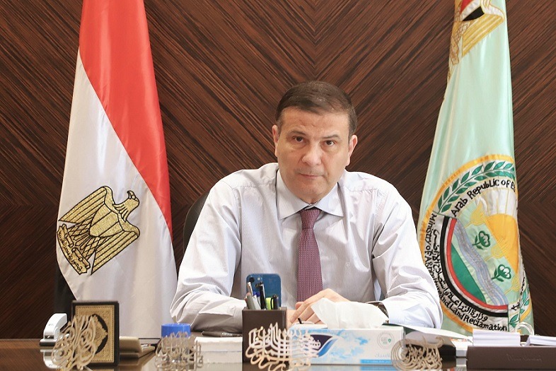 وزير الزراعة يوجه بخفض تكاليف معدات الحصاد لمزارعي القمح لتصبح 1000 للفدان وزير الزراعة يوجه بخفض تكاليف معدات الحصاد لمزارعي القمح لتصبح 1000 للفدان