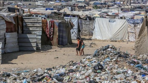 غزة.. الأونروا تحذر من انتشار الأمراض جراء تراكم النفايات غزة.. الأونروا تحذر من انتشار الأمراض جراء تراكم النفايات