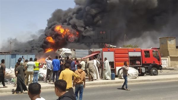 الحماية المدنية تدفع بـ3 سيارات إطفاء إضافية للسيطرة على حريق مصنع في 6 أكتوبر الحماية المدنية تدفع بـ3 سيارات إطفاء إضافية للسيطرة على حريق مصنع في 6 أكتوبر