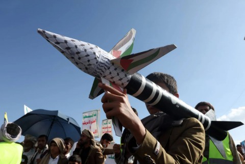 جماعة “أنصار الله” تعلن استهداف قاعدة “نيفاتيم” الجوية الإسرائيلية بصاروخ باليستي وتؤكد نجاح العملية وإصابة الهدف بدقة جماعة “أنصار الله” تعلن استهداف قاعدة “نيفاتيم” الجوية الإسرائيلية بصاروخ باليستي وتؤكد نجاح العملية وإصابة الهدف بدقة