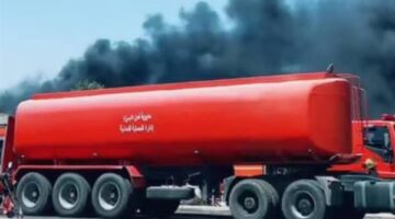 الدفع بسيارات الإطفاء لموقع اندلاع حريق داخل مصنع بأكتوبر.. صور