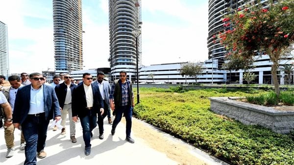 وزير الإسكان يتابع موقف تسليم وحدات وفيلات الحاجزين بكمبوند مزارين بالعلمين الجديدة