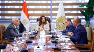 وزيرة التنمية المحلية تبحث عقبات ملف التصالح وتراخيص المحال العامة