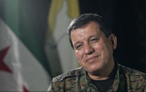 قائد قسد: سورية الجديدة تحتاج دستور لا مركزي ومؤتمر “وحدة الصف” ليس لتقسيمها قائد قسد: سورية الجديدة تحتاج دستور لا مركزي ومؤتمر “وحدة الصف” ليس لتقسيمها