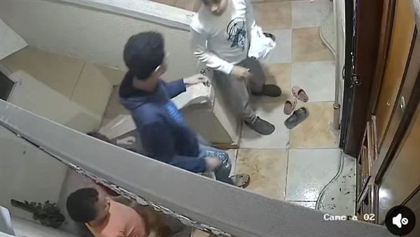 الأمن يفحص استغاثة سيدة من تعدي طليقها وأشقائه عليها بالإسكندرية الأمن يفحص استغاثة سيدة من تعدي طليقها وأشقائه عليها بالإسكندرية