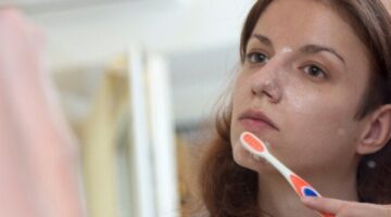 أحدث صيحات تفتيح البشرة.. اغسلي وجهك بمعجون الأسنان