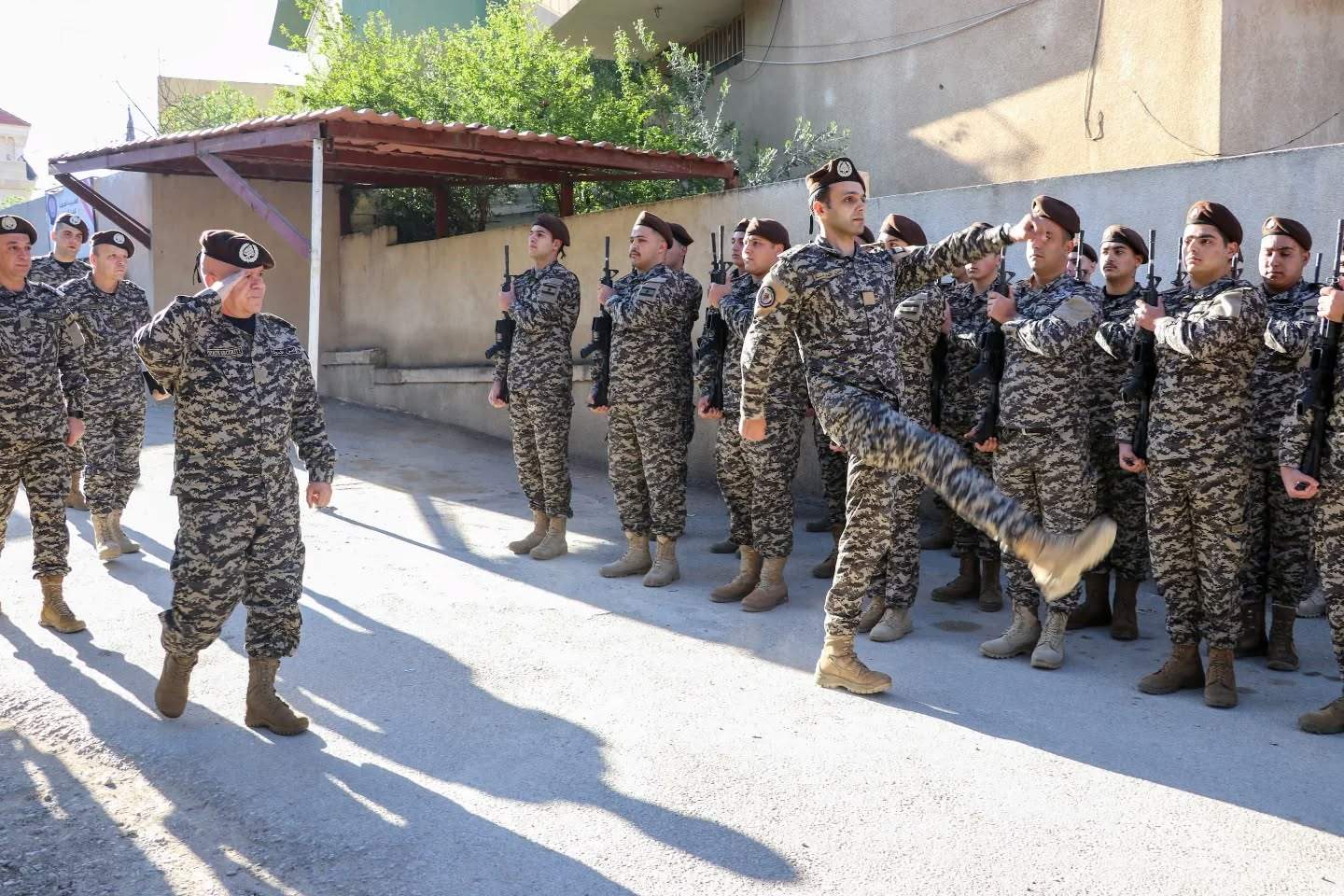 بالفيديو – اللواء لاوندس للضباط والعسكريين: تأكيد على الشفافية.. ماذا عن الأوضاع المعيشية؟ بالفيديو – اللواء لاوندس للضباط والعسكريين: تأكيد على الشفافية.. ماذا عن الأوضاع المعيشية؟