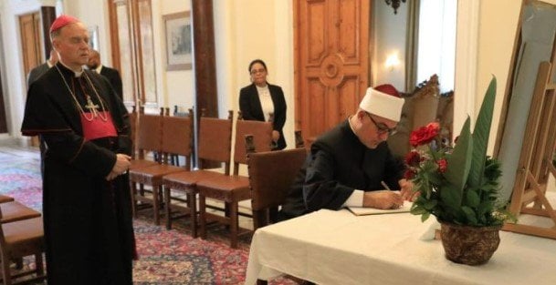 مفتي الجمهورية يقدم واجب العزاء في البابا فرنسيس بسفارة الفاتيكان بالقاهرة مفتي الجمهورية يقدم واجب العزاء في البابا فرنسيس بسفارة الفاتيكان بالقاهرة