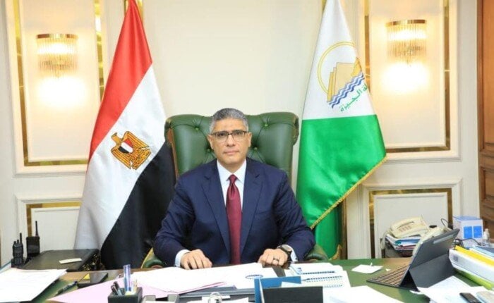 محافظ الجيزة يقرر إيقاف سائق بالهيئة العامة للنظافة لتفريغه حمولة مخلفات بشارع البوهي وتحويله للنيابة المختصة محافظ الجيزة يقرر إيقاف سائق بالهيئة العامة للنظافة لتفريغه حمولة مخلفات بشارع البوهي وتحويله للنيابة المختصة