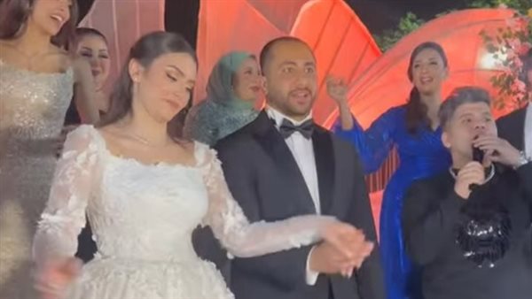 شاهد النجوم في حفل زفاف ابنة المنتج عصام إمام شاهد النجوم في حفل زفاف ابنة المنتج عصام إمام