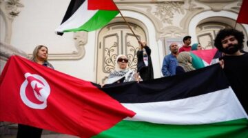 تونسيون ينظمون وقفة تضامنية مع غزة تنديدا بجرائم الإبادة الإسرائيلية