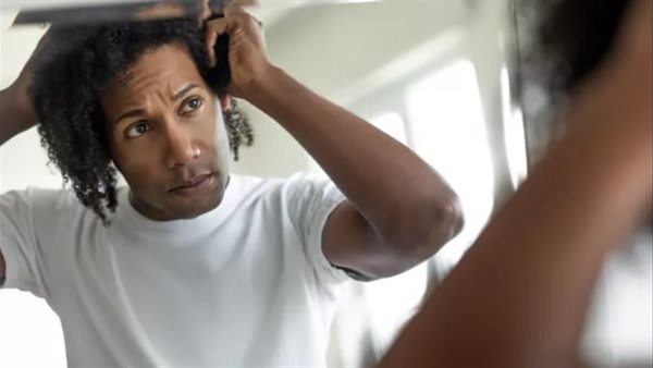 ما الفيتامينات المرتبطة بتساقط الشعر وكيفية الحصول عليها؟