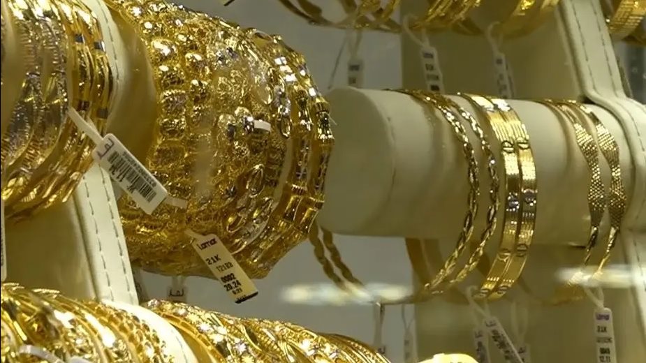 1800 جنيه.. تراجع حاد في سعر الجنيه الذهب ومفاجأة في عيار 21 1800 جنيه.. تراجع حاد في سعر الجنيه الذهب ومفاجأة في عيار 21