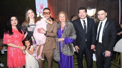 وسط حضور نجوم الفن.. غياب عادل إمام عن زفاف ابنة شقيقه يثير تساؤلات الجمهور وسط حضور نجوم الفن.. غياب عادل إمام عن زفاف ابنة شقيقه يثير تساؤلات الجمهور