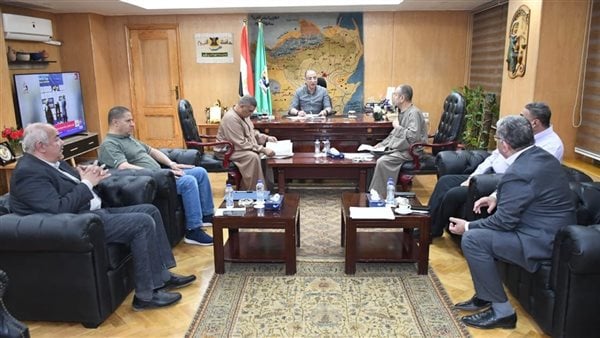 محافظ الفيوم يلتقي أعضاء مجلسي النواب والشيوخ لبحث مطالب المواطنين محافظ الفيوم يلتقي أعضاء مجلسي النواب والشيوخ لبحث مطالب المواطنين