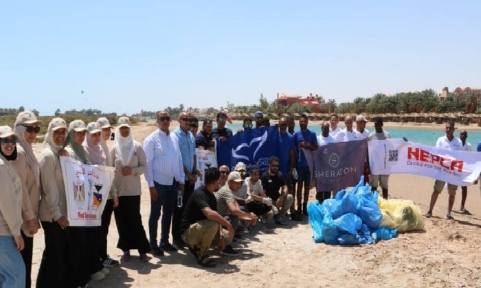 حملة نظافة للمانجروف بالجونة احتفالاً بيوم الأرض بالتعاون بين محميات البحر الأحمر وهيبكا حملة نظافة للمانجروف بالجونة احتفالاً بيوم الأرض بالتعاون بين محميات البحر الأحمر وهيبكا