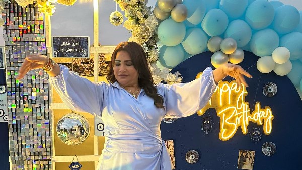 خايفة تتحسد.. بدرية طلبة تحتفل بعيد ميلادها بالعين الزرقاء خايفة تتحسد.. بدرية طلبة تحتفل بعيد ميلادها بالعين الزرقاء