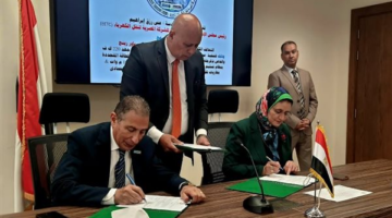 نقل الكهرباء توقع عقد تنفيذ خطوط ربط محطة سكاتك الشمسية بنجع حمادي