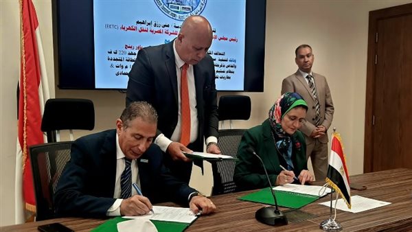 نقل الكهرباء توقع عقد تنفيذ خطوط ربط محطة سكاتك الشمسية بنجع حمادي نقل الكهرباء توقع عقد تنفيذ خطوط ربط محطة سكاتك الشمسية بنجع حمادي
