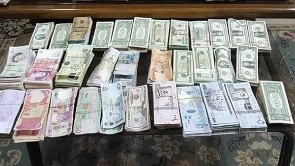 ضبط عدد من قضايا الإتجار في العملة بقيمة 5 ملايين جنيه ضبط عدد من قضايا الإتجار في العملة بقيمة 5 ملايين جنيه