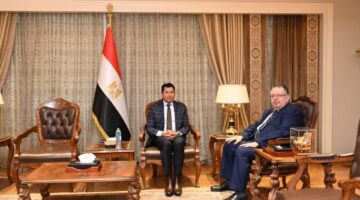 وزير الرياضة يلتقي علاء مشرف لدعمه قبل انتخابات الاتحاد الدولي لتنس الطاولة