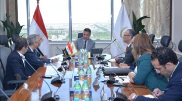 اجتماع لمتابعة مشروع المخزن الاستراتيجي بمحافظة الفيوم لتعزيز الأمن الغذائي