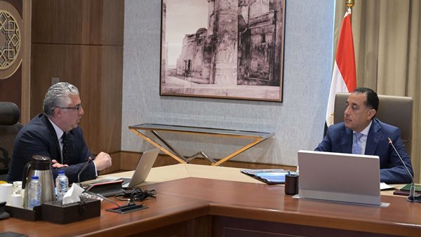مدبولي يتابع مع رئيس الهيئة العامة للمنطقة الاقتصادية لقناة السويس جهود جذب الاستثمارات مدبولي يتابع مع رئيس الهيئة العامة للمنطقة الاقتصادية لقناة السويس جهود جذب الاستثمارات