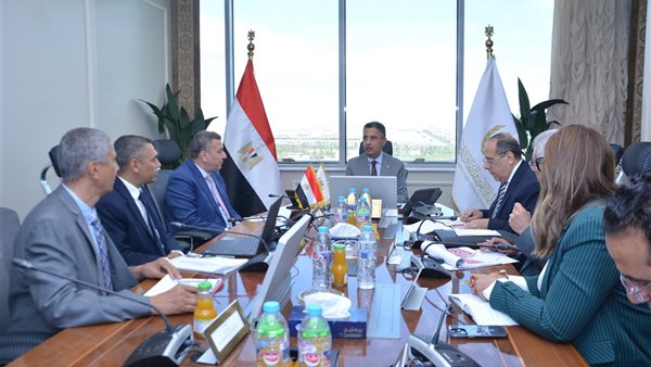 وزير التموين يشدد على توافر الزيوت بالأسواق ومنع اى ممارسات احتكارية وزير التموين يشدد على توافر الزيوت بالأسواق ومنع اى ممارسات احتكارية