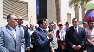 وزير الرياضة يطلق شارة ماراثون دراجات جامعة 6 أكتوبر بالعاصمة الإدارية