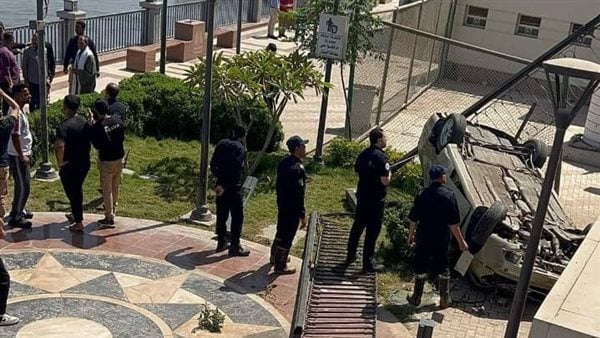 سقوط سيارة ملاكي على الممشى السفلي لكورنيش بني سويف.. وإصابة قائدتها سقوط سيارة ملاكي على الممشى السفلي لكورنيش بني سويف.. وإصابة قائدتها